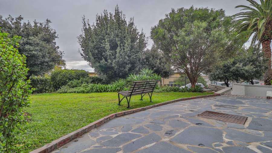 2 Bedroom Property for Sale in Vredehoek Western Cape